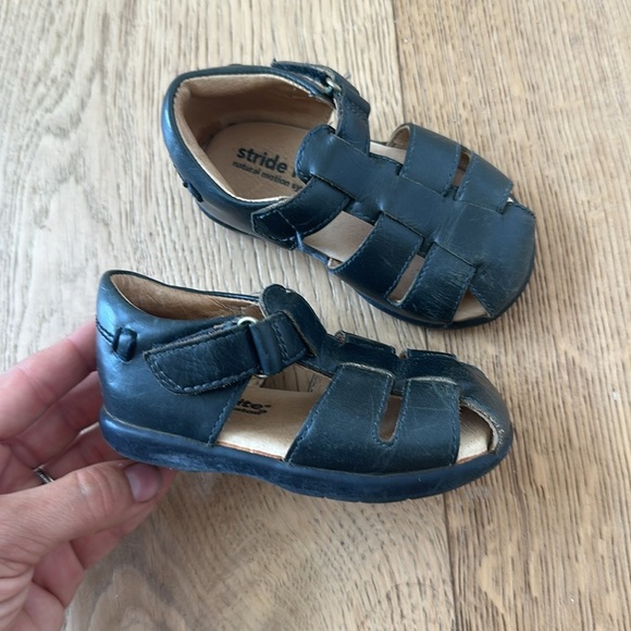 Stride rite Classic blue leather Kids Sandals 6 - Picture 2 of 5